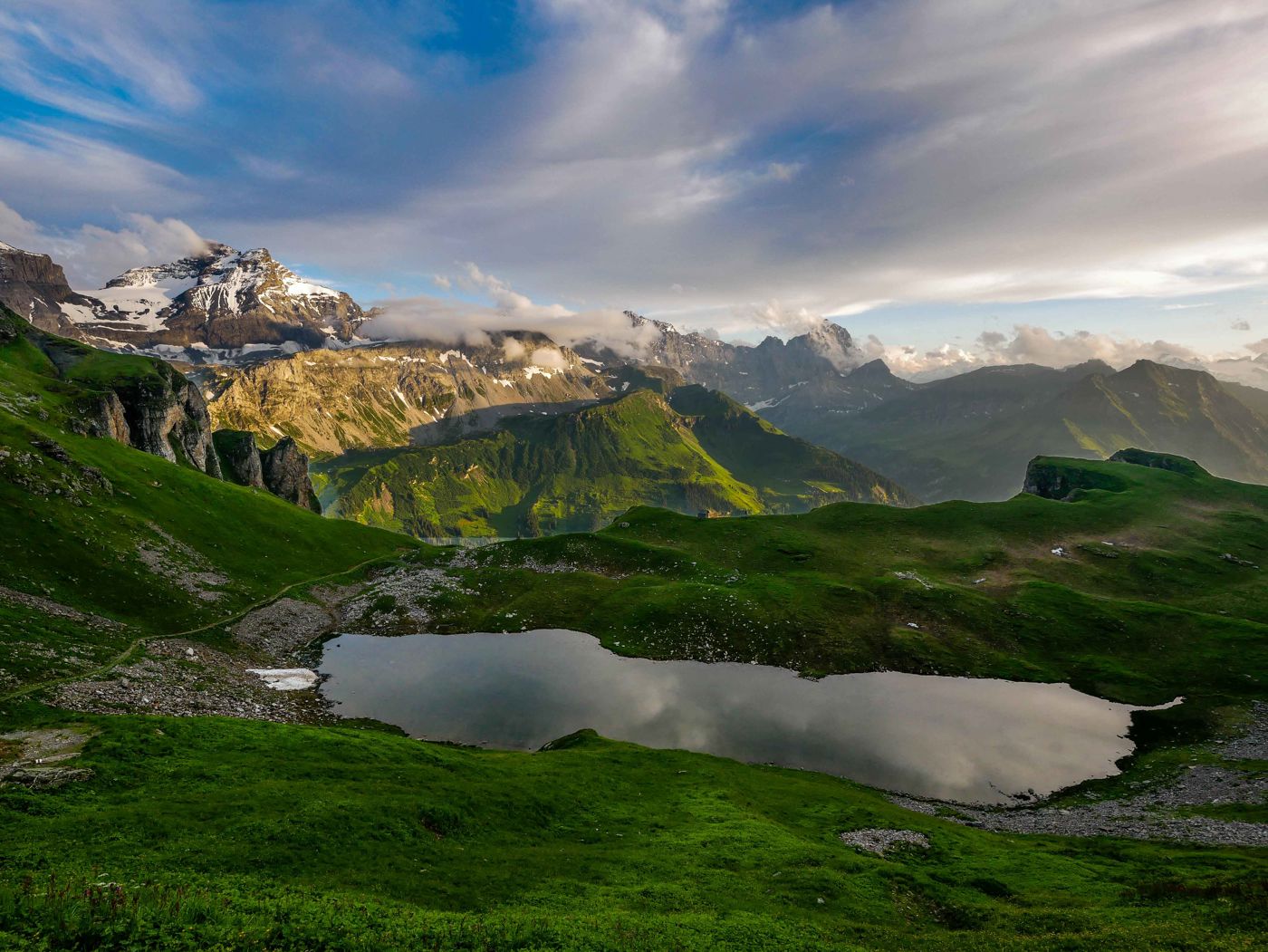 Ruosalpersee vor Gross Schärhorn in der Nähe des Klausenpass