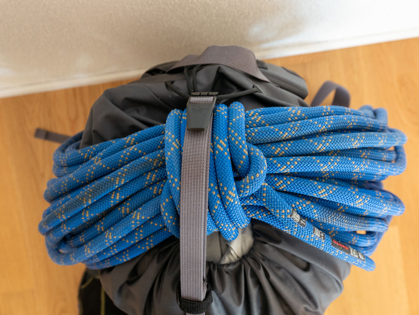 Rucksack für Hochtouren Arcteryx Alpha FL 30 mit Seil