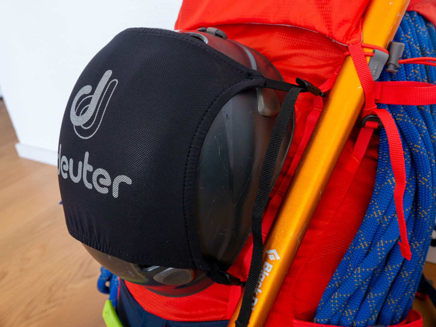 Deuter Guide Lite 30 Helmbefestigung Rucksack für Hochtouren