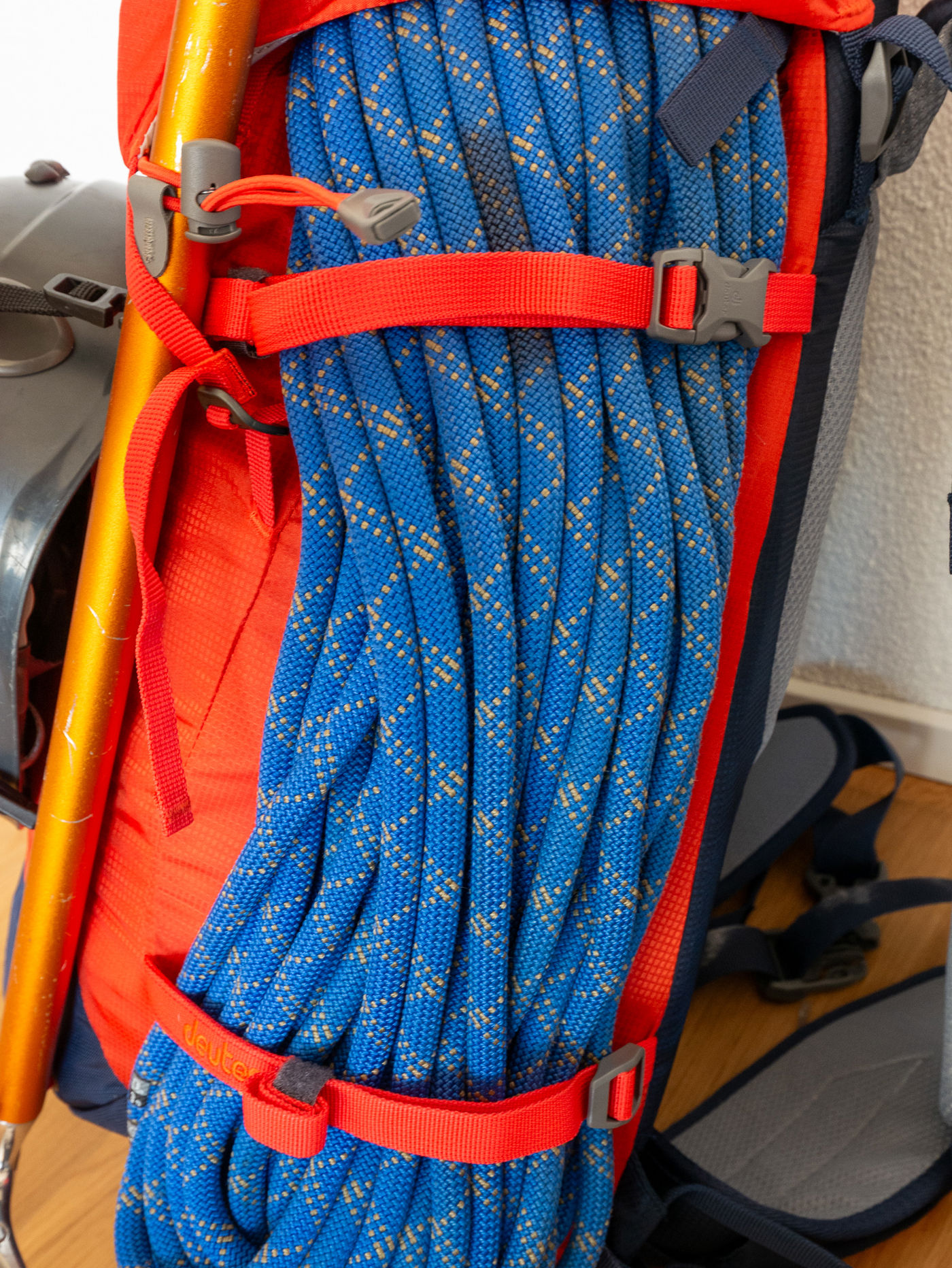 Deuter Guide Lite 30 Seilhalterung