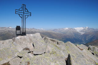Der Gipfel des Brudelhorn - einsam, sonnig und aussichtsreich