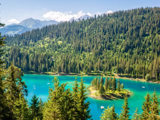 Spazieren oberhalb der Rheinschlucht: vorbei am Cauma- und Crestasee