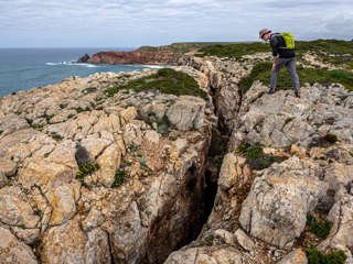 Felsspalten an der Algarve