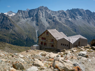 Cabane des Aiguilles Rouges