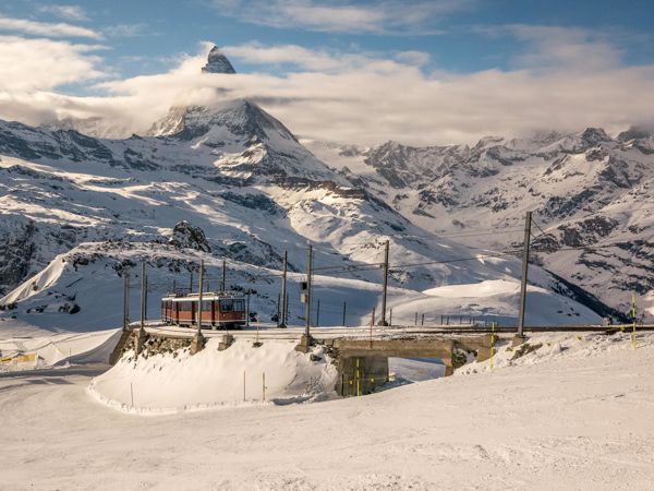 Schneeschuhwandern in Zermatt - Spuren unterm Matterhorn